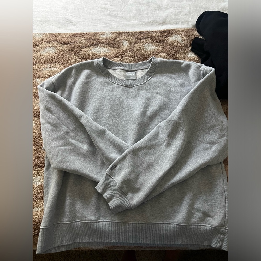 TNA cozy fleece perfect crew